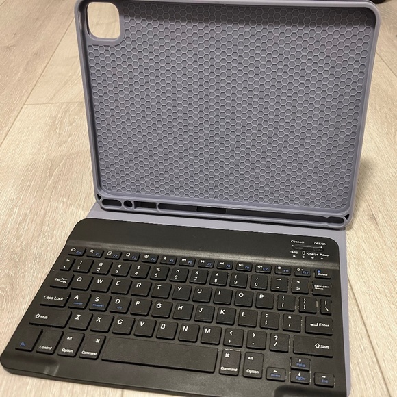 iPad Pro 11 inch (2020) case - Picture 1 of 3